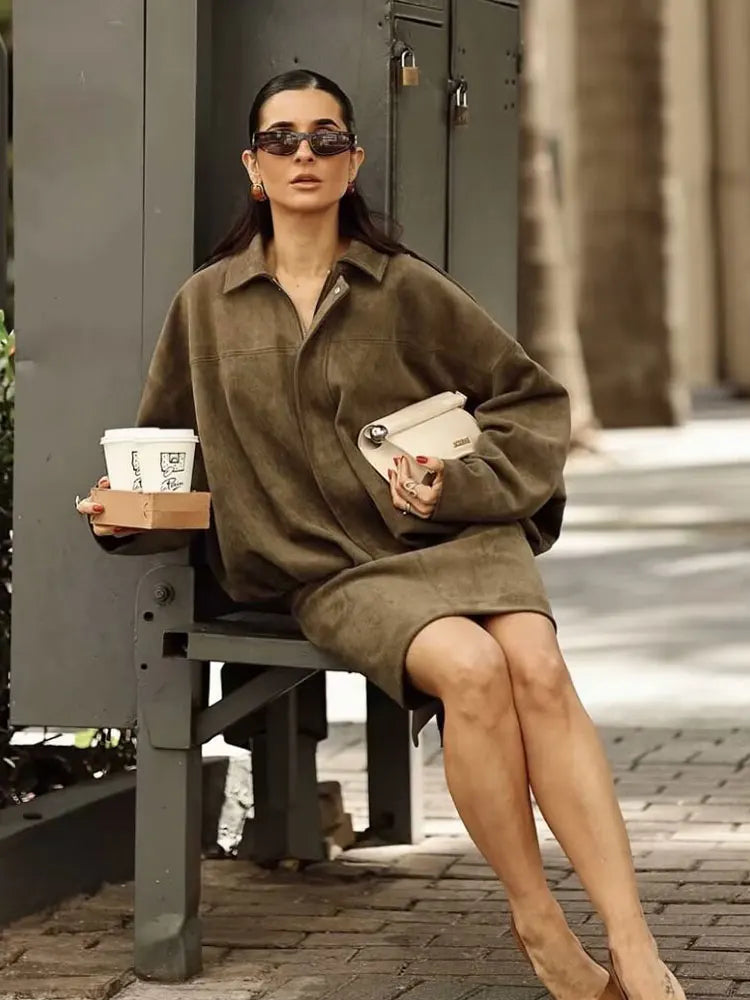 Zweiteiliges – Veloursjacke + Midirock