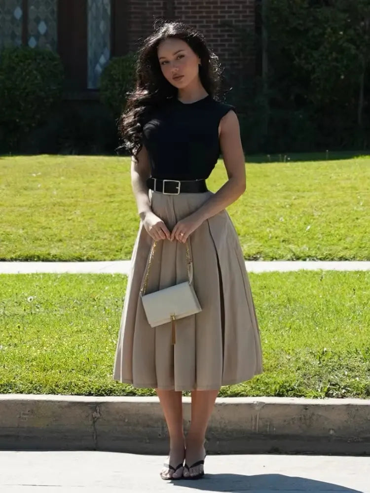 Zweiteiliges – Oberteil + High-Waist-Plisseerock