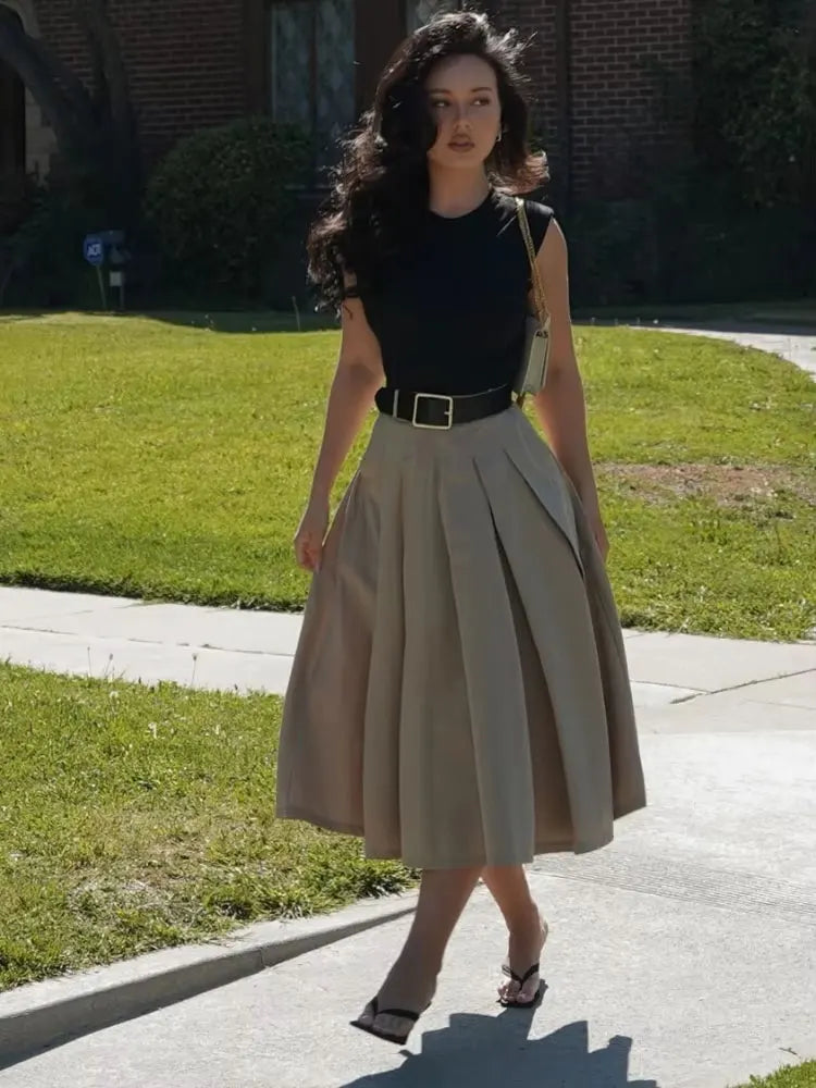 Zweiteiliges – Oberteil + High-Waist-Plisseerock