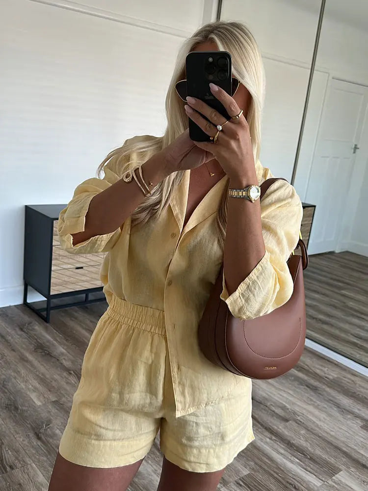 Zweiteiliges – Hemdbluse mit Revers + Relaxed Shorts